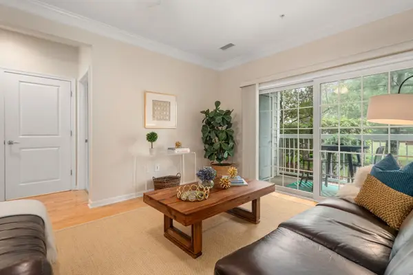 132 Clocktower Drive #113, Waltham, MA 02452