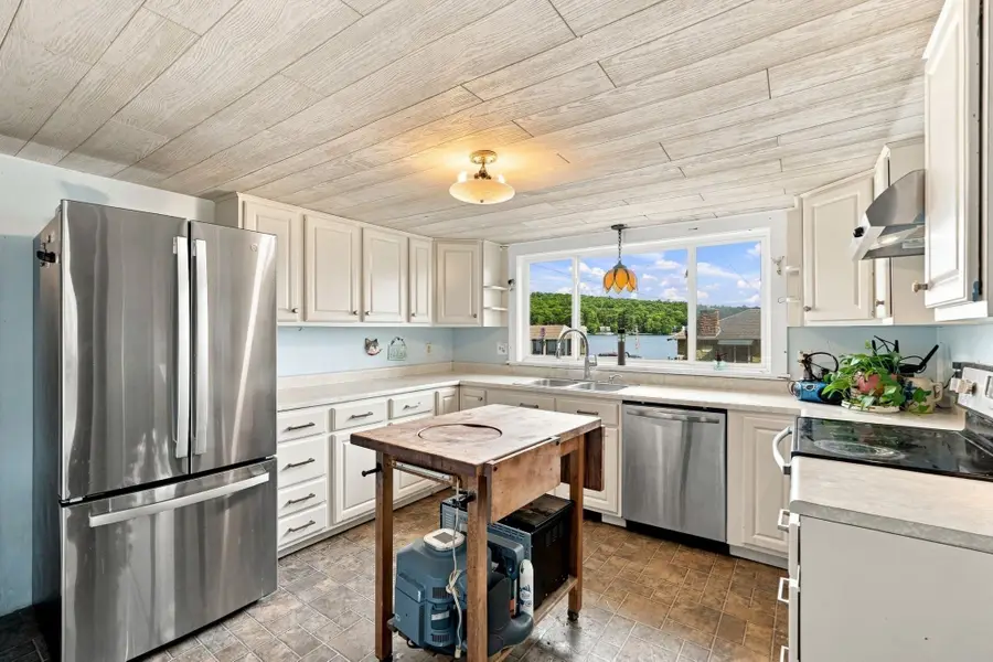 80 Lakeview Rd, Shutesbury, MA 01072 - #3