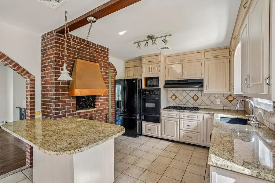 56 Cushing St, North Providence, RI 02904 - #3