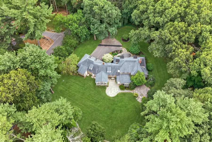 8 Buttercup Ln, Dover, MA 02030 - #2