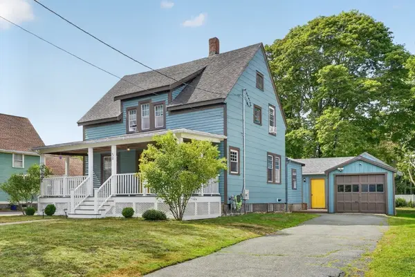 58 Grove St, Lynnfield, MA 01940