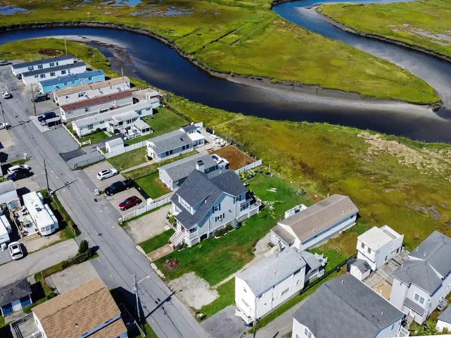 10 Liberty St, Salisbury, MA 01952 - #3
