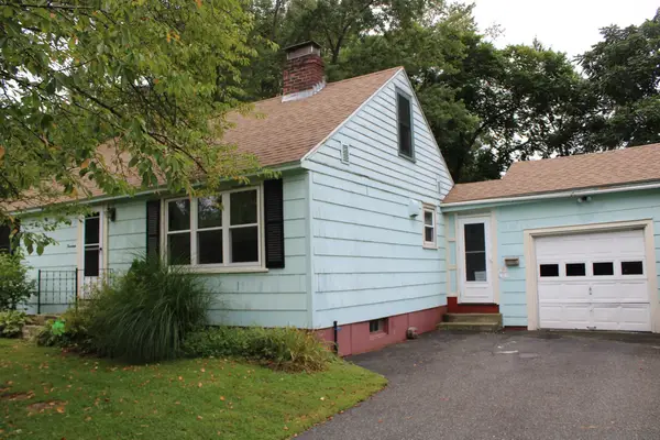 14 Place Ter, Greenfield, MA 01301