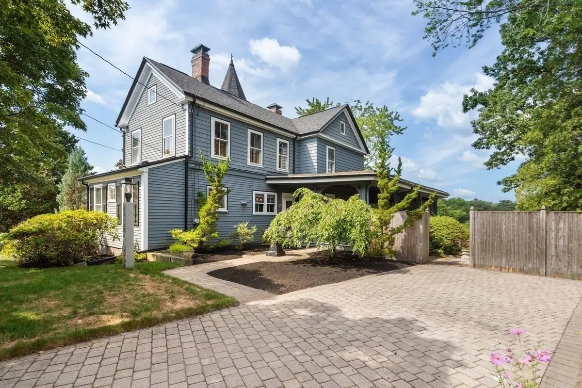 8 Leonard Cir, Medford, MA 02155 - #1