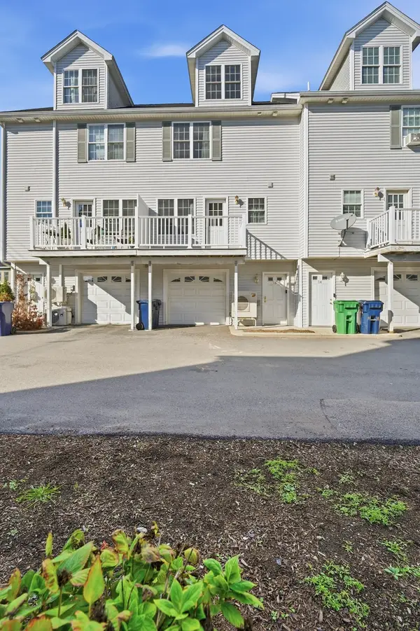 61 Pine St #13, Attleboro, MA 02703