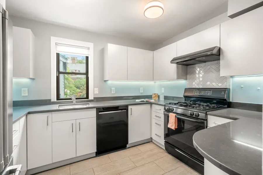 618 Washington St #618, Brookline, MA 02446 - #3