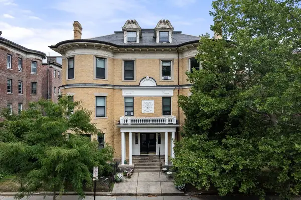 465 Washington St #1, Brookline, MA 02446