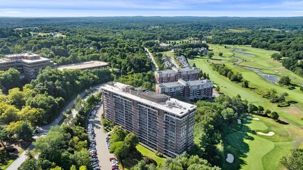 40 Village Rd #1608, Middleton, MA 01949