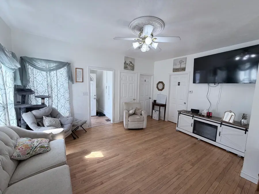 19 Pearl St, Clinton, MA 01510 - #3