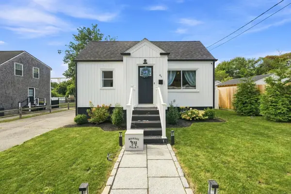 47 Perkins St, Somerset, MA 02725