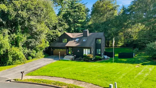 133 Cottonwood Ln, Agawam, MA 01001