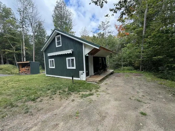 27 Navaho Ln, Heath, MA 01346