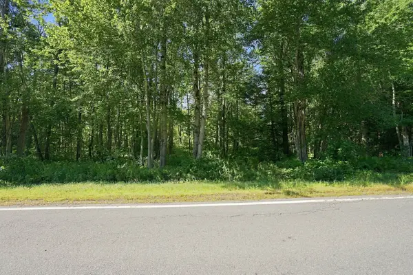 32 Berkshire Trail E, Williamsburg, MA 01096