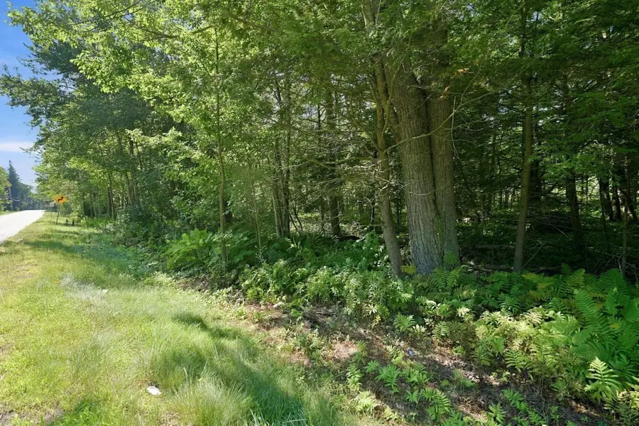 32 Berkshire Trail E, Williamsburg, MA 01096 - #3