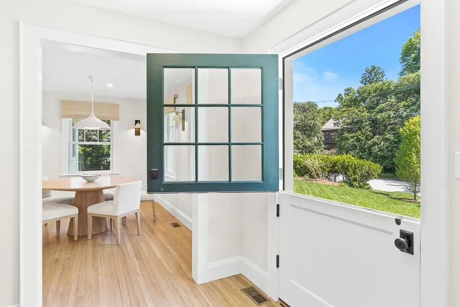 39 Fairbanks Ave, Wellesley, MA 02481 - #3