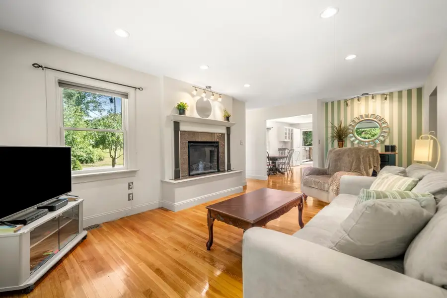 27 Anttila Court, Pembroke, MA 02359 - #3