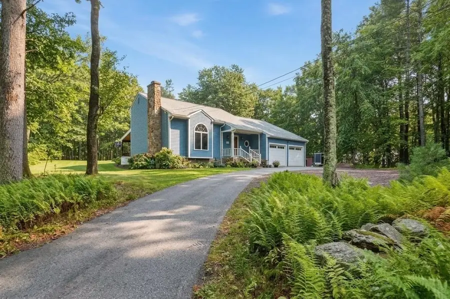 229 Se Main St, Douglas, MA 01516 - #2