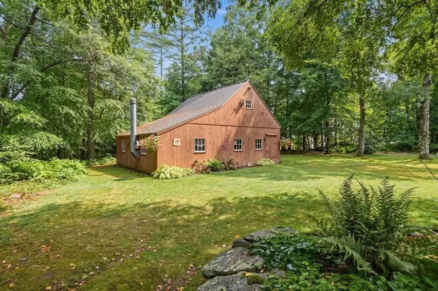 229 Se Main St, Douglas, MA 01516 - #3