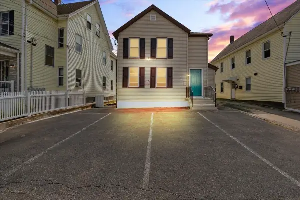 64 Oak St, Taunton, MA 02780