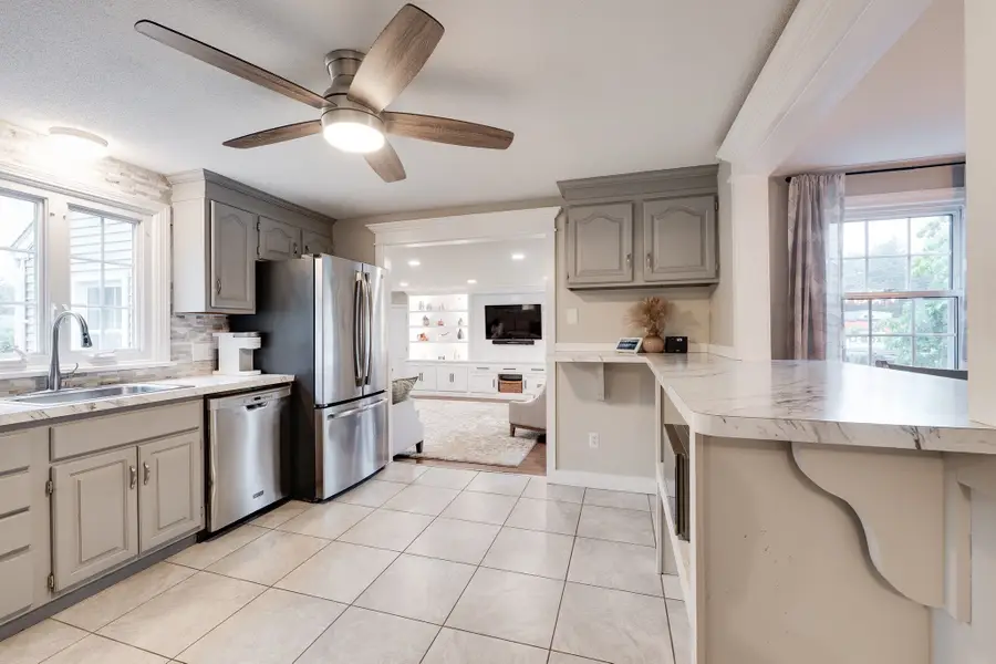 67 Kittredge Dr, Westfield, MA 01085 - #3