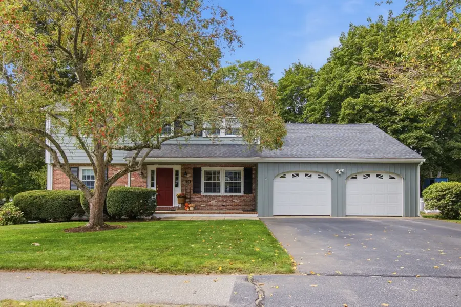 10 Red Gate Ln, Reading, MA 01867 - #2