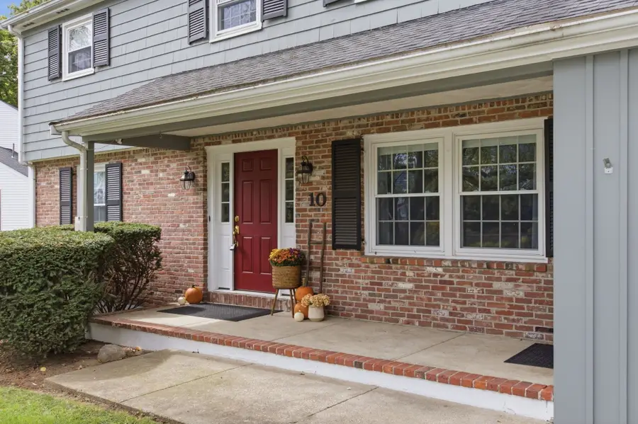 10 Red Gate Ln, Reading, MA 01867 - #3