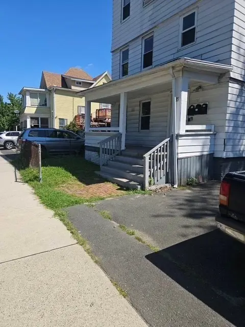335 Oakland St, Springfield, MA 01108