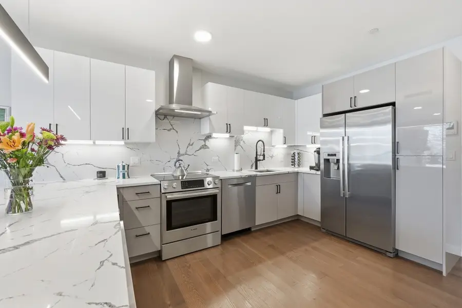 68 Los Angeles St #PH5, Newton, MA 02458 - #2