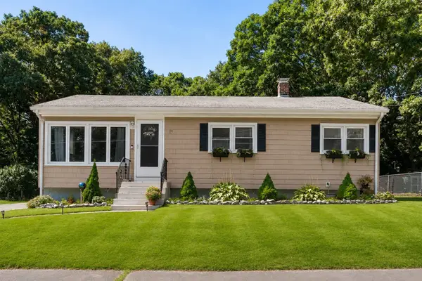 15 Dawes St, Blackstone, MA 01504