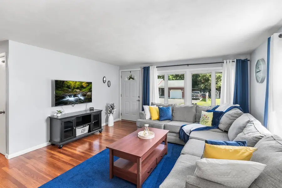 15 Dawes St, Blackstone, MA 01504 - #3