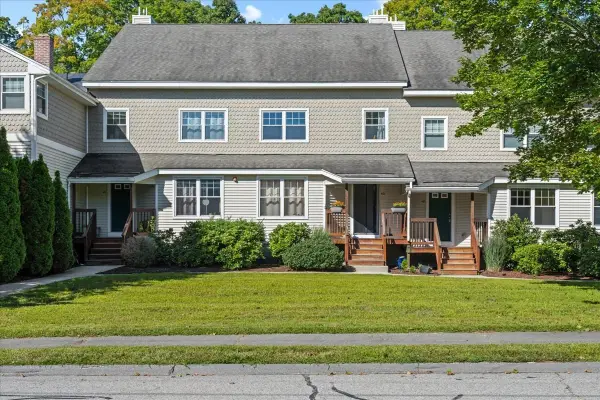 4 Mayberry Dr #E, Westborough, MA 01581