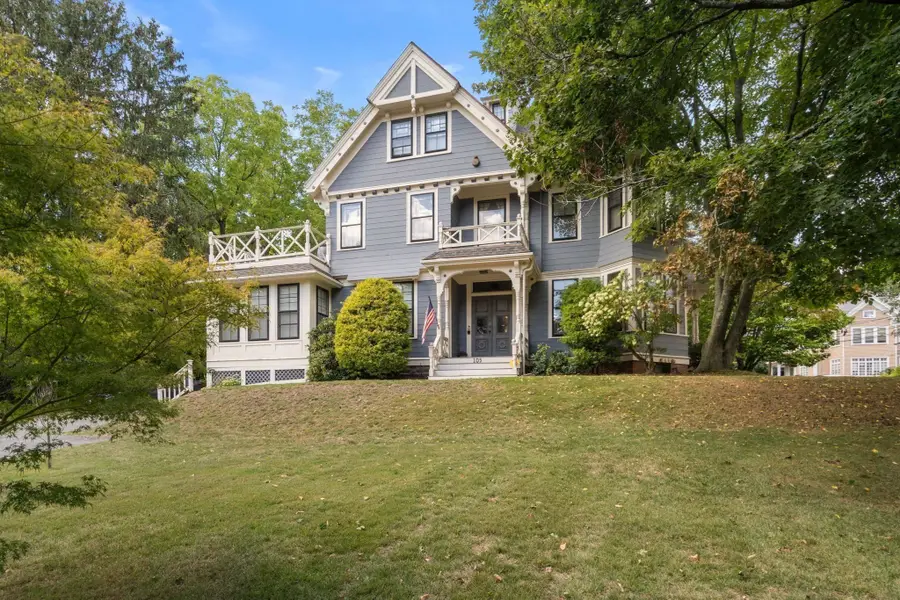 105 Pleasant St #2, Arlington, MA 02476 - #2