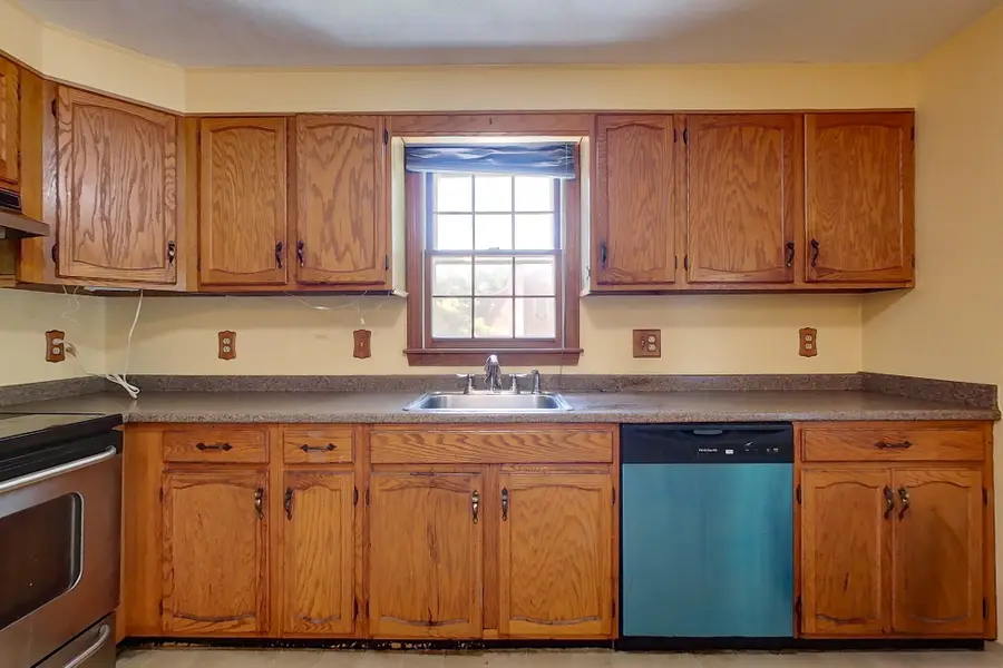 87 Squannacook Rd, Shirley, MA 01464 - #3