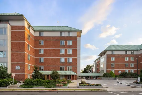 193 Oak St #205E, Newton, MA 02464
