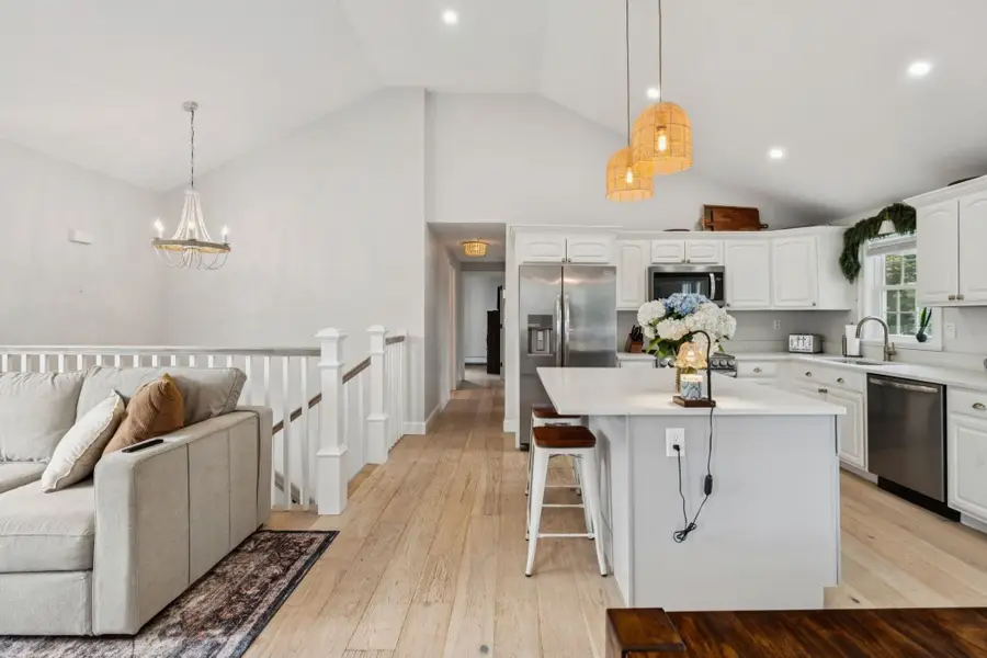 8 Skyview Ln, Woburn, MA 01801 - #3