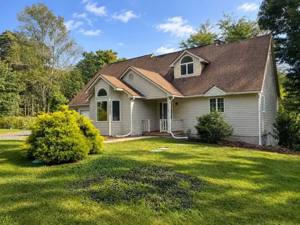 105-107 North Valley Rd, Pelham, MA 01002