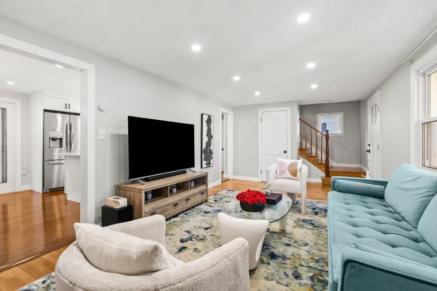 37 Andrews St, Medford, MA 02155 - #3