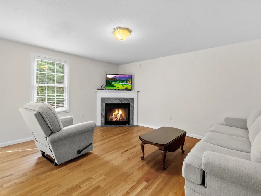 53 Lancaster Rd #10, Clinton, MA 01510 - #3