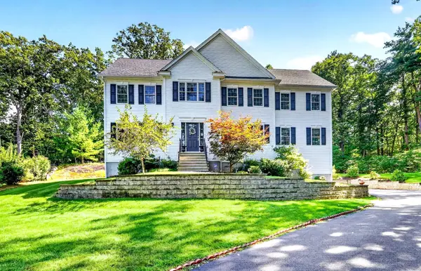 4 Murray Hill Circle, Wilmington, MA 01887