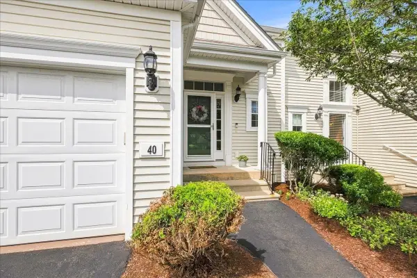 40 Stonebridge Dr #40, Hanson, MA 02341