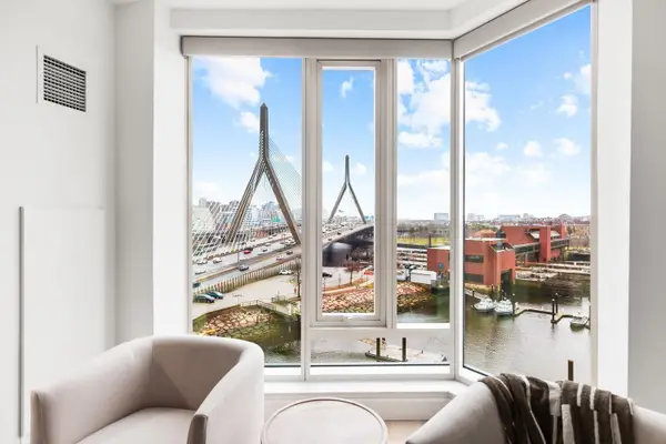 100 Lovejoy Wharf #8-H, Boston, MA 02114