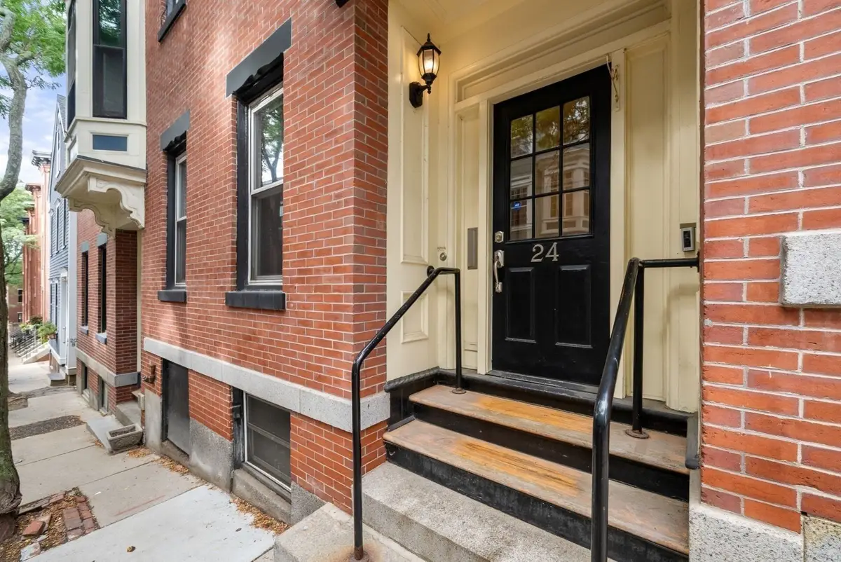 24 Auburn Street, Boston, MA 02129 - #1