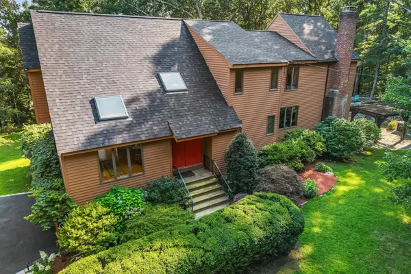 165 East St, Upton, MA 01568