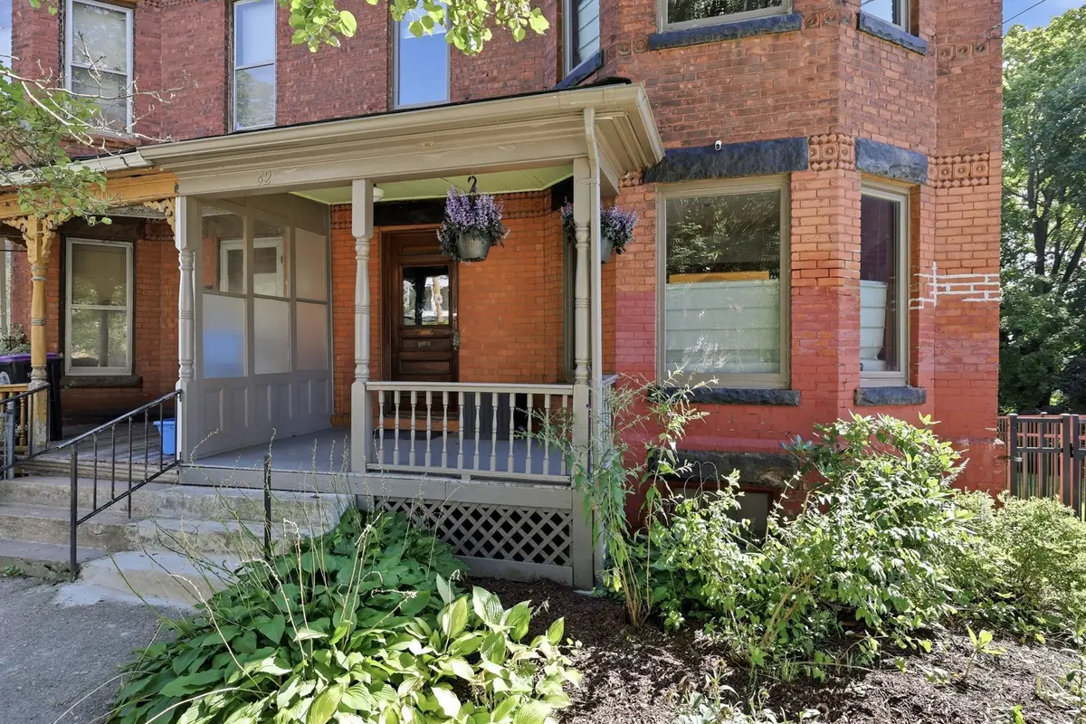 42 Clinton Ave, Holyoke, MA 01040 - #1