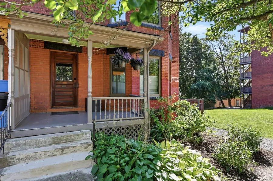 42 Clinton Ave, Holyoke, MA 01040 - #2