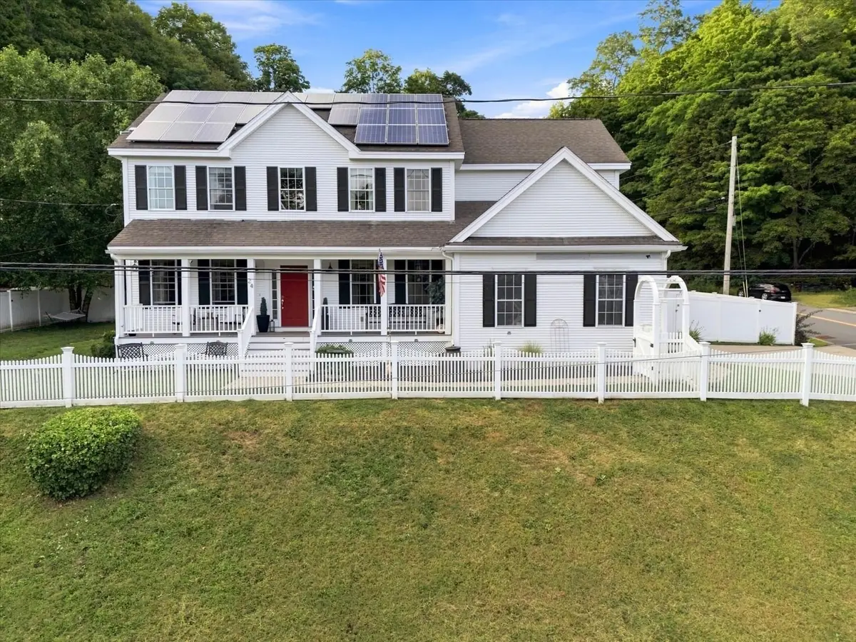 24 Monroe St, Amesbury, MA 01913 - #1
