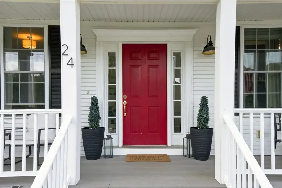 24 Monroe St, Amesbury, MA 01913 - #2