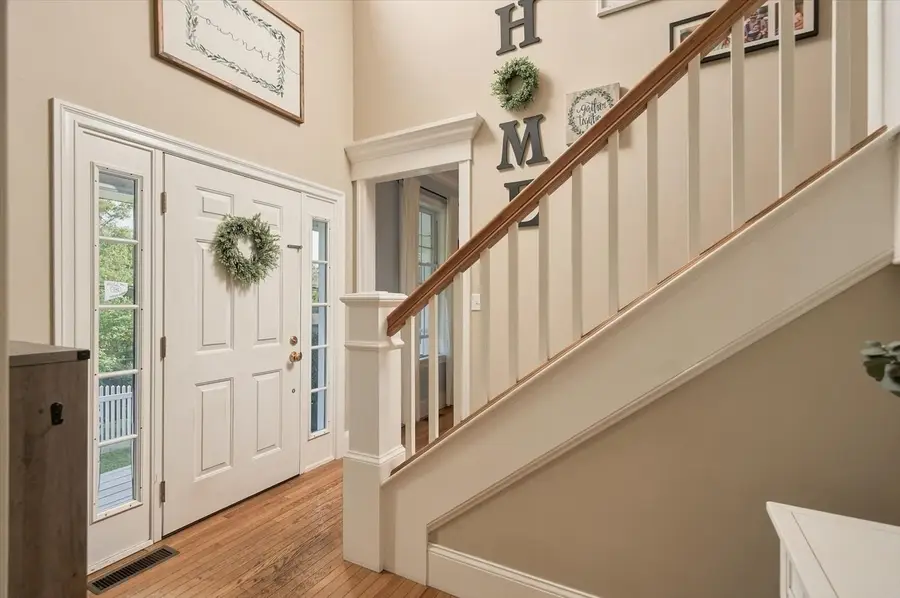 24 Monroe St, Amesbury, MA 01913 - #3