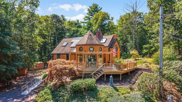81 Lakeview Blvd, Plymouth, MA 02360
