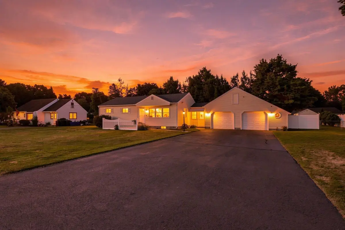 172 Birch Bluffs Dr, Westfield, MA 01085 - #1
